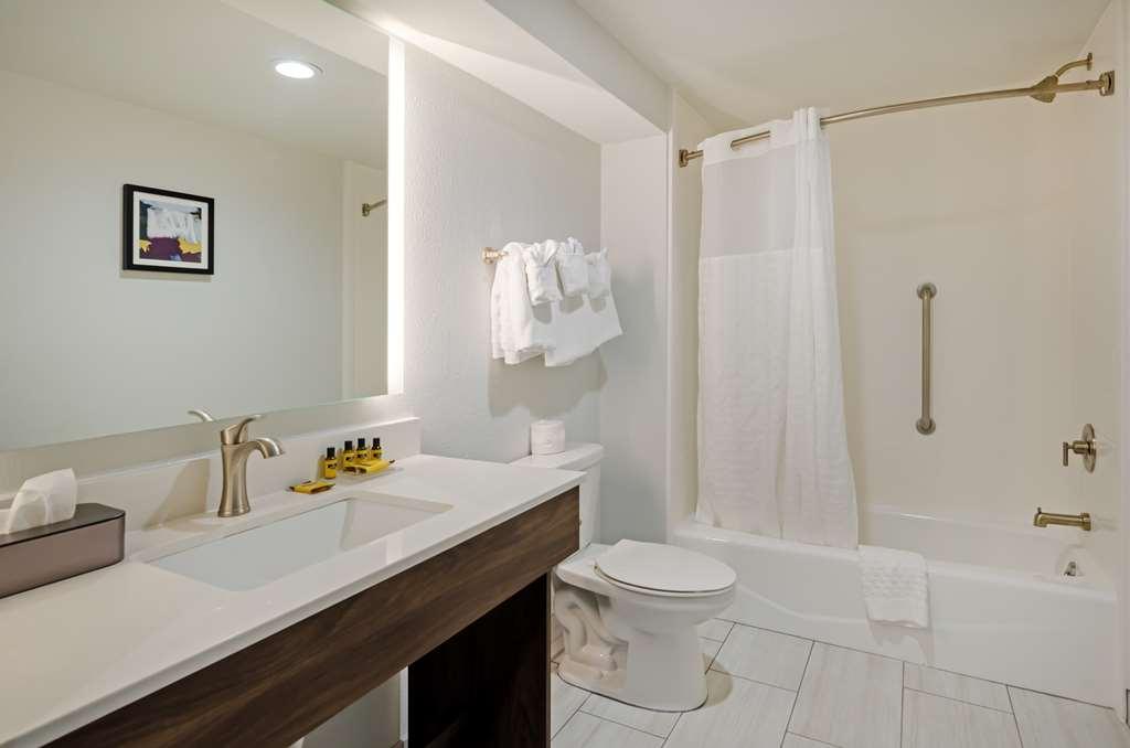 Best Western Plus Harrisonburg Habitación foto